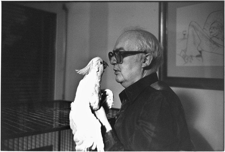 Friedrich Dürrenmatt avec son perroquet Lulu, 1979, photo : Peterhofen/Stern
