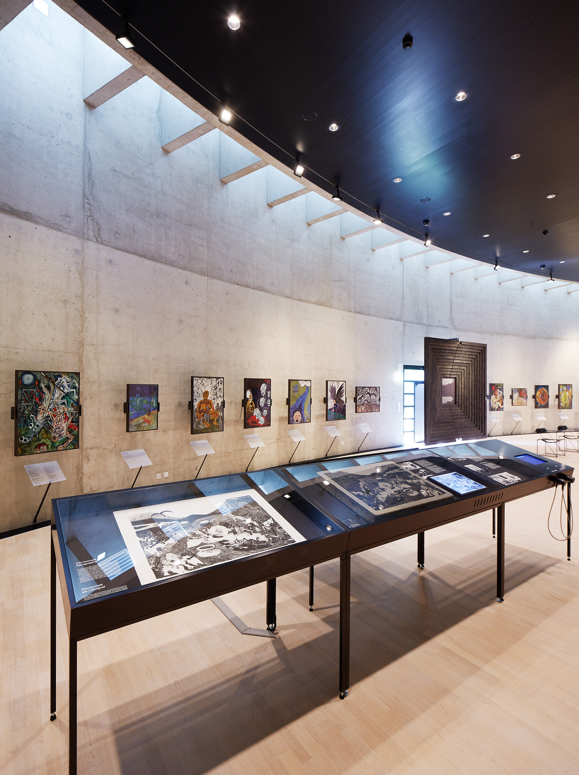 Grande salle vitrine gouaches